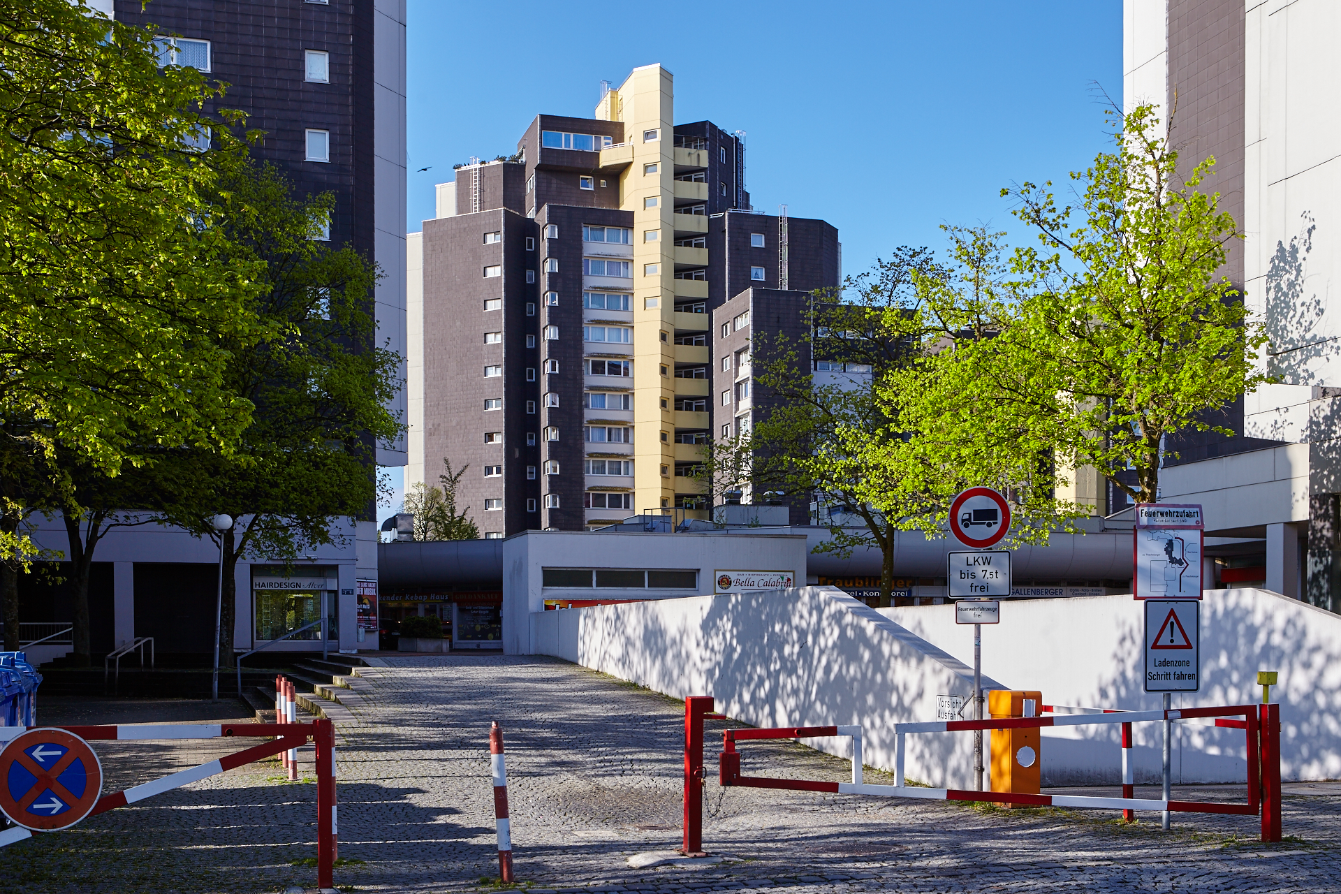 Neuperlacher Studentenwohnheim am Peschelanger und Karl-Marx-Ring