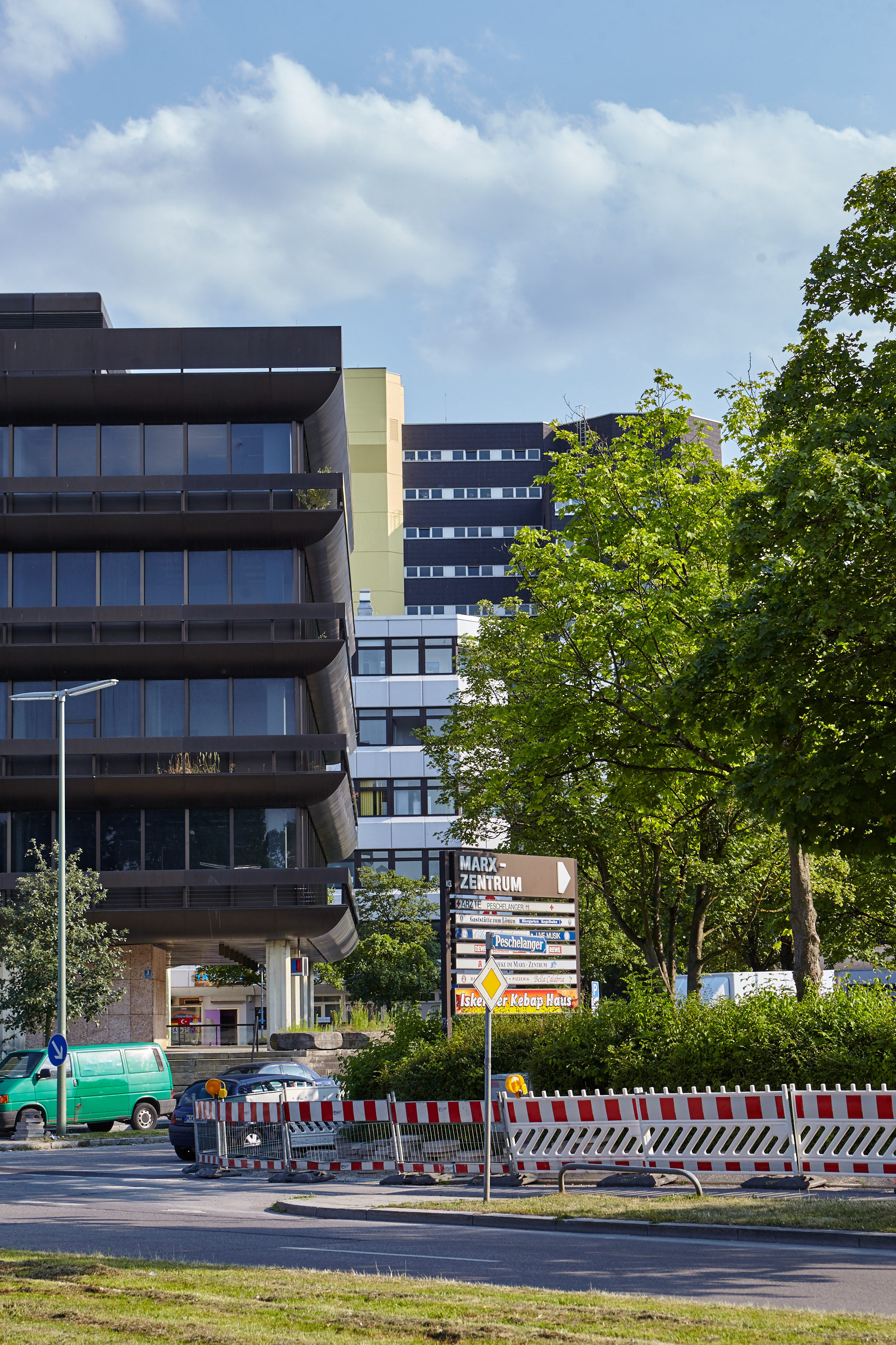 Neuperlacher Studentenwohnheim am Peschelanger und Karl-Marx-Ring
