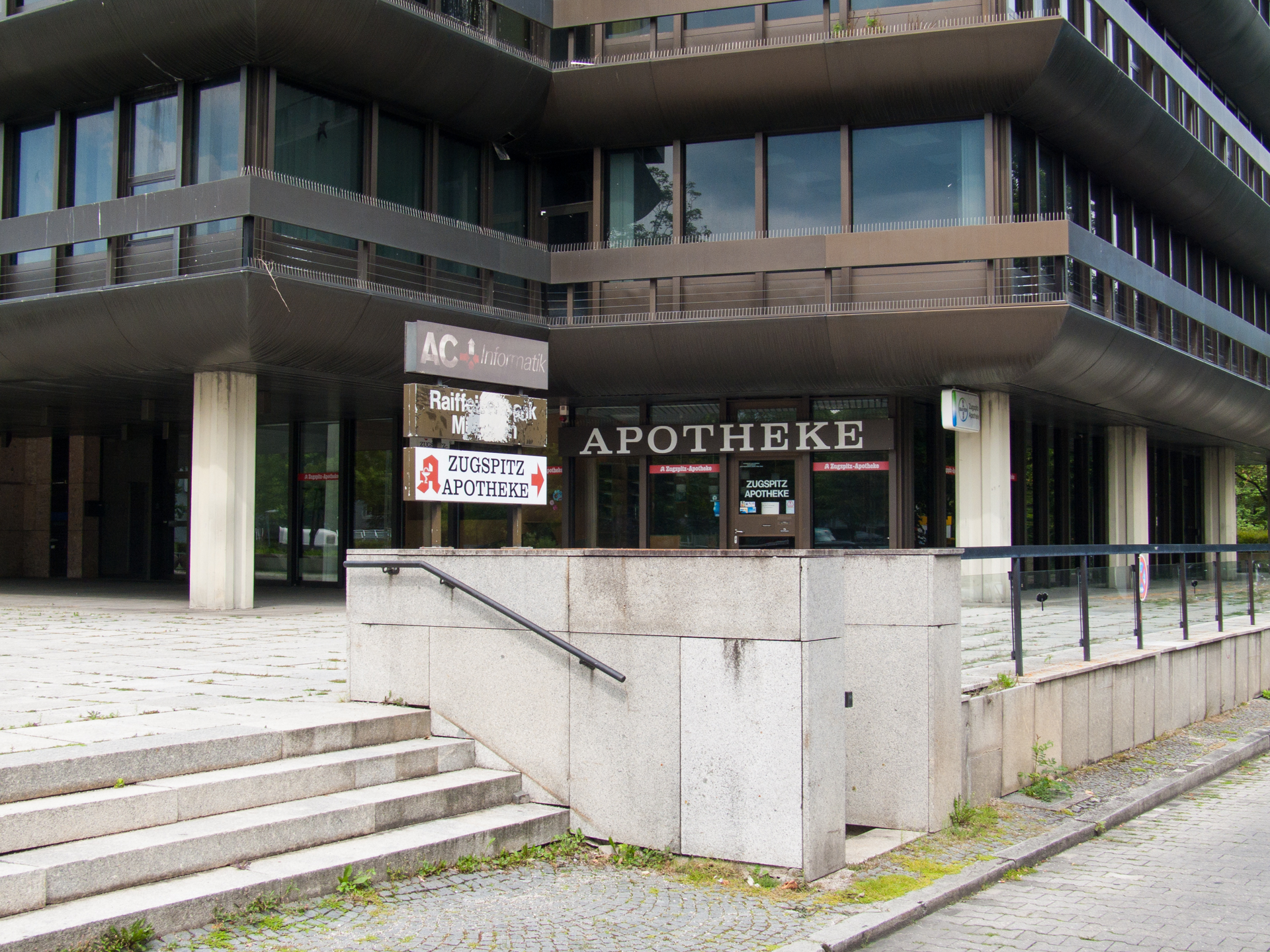 Neuperlacher Studentenwohnheim am Peschelanger und Karl-Marx-Ring