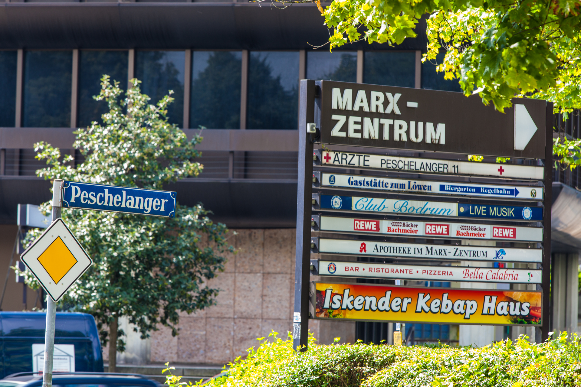 Neuperlacher Studentenwohnheim am Peschelanger und Karl-Marx-Ring