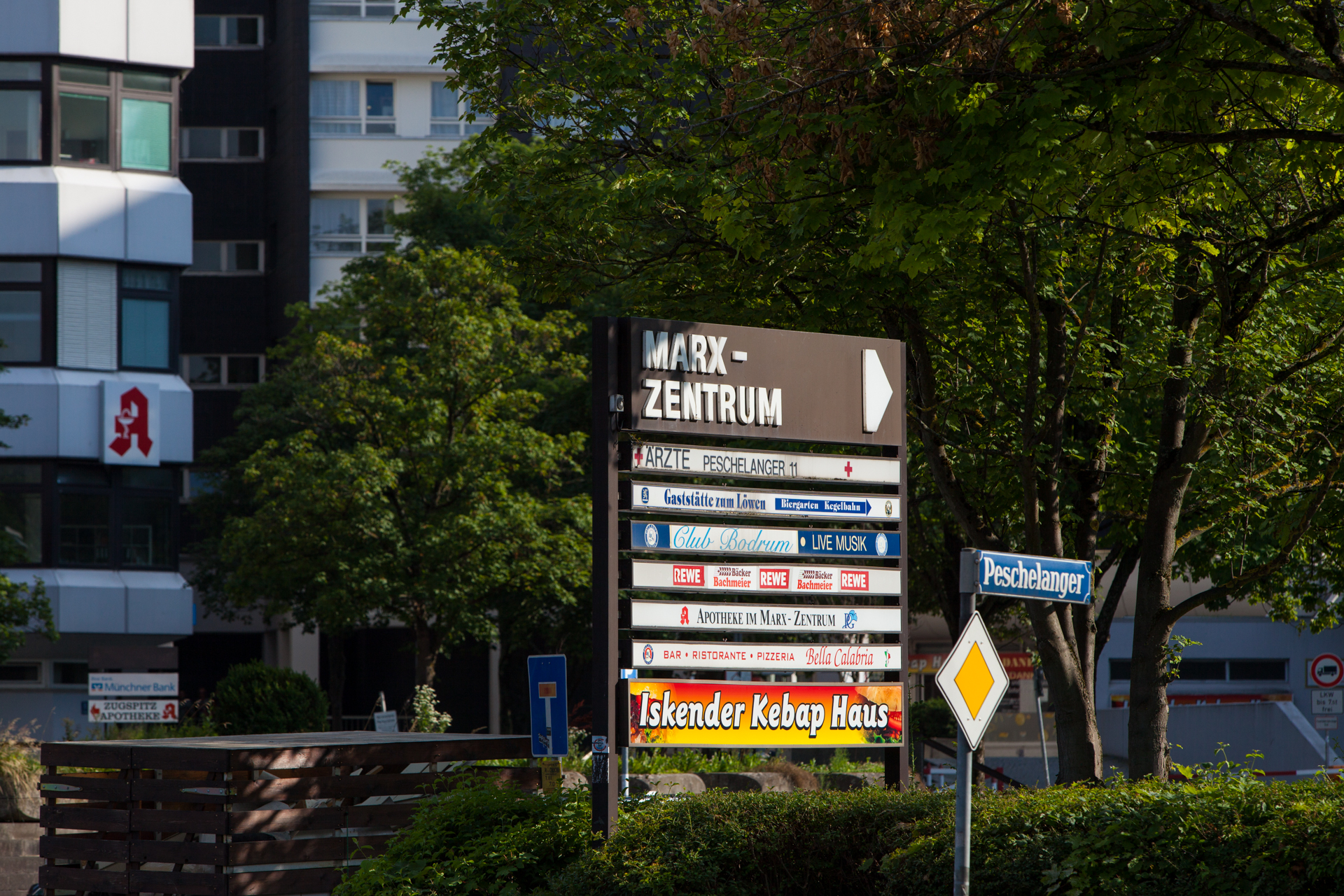 Neuperlacher Studentenwohnheim am Peschelanger und Karl-Marx-Ring