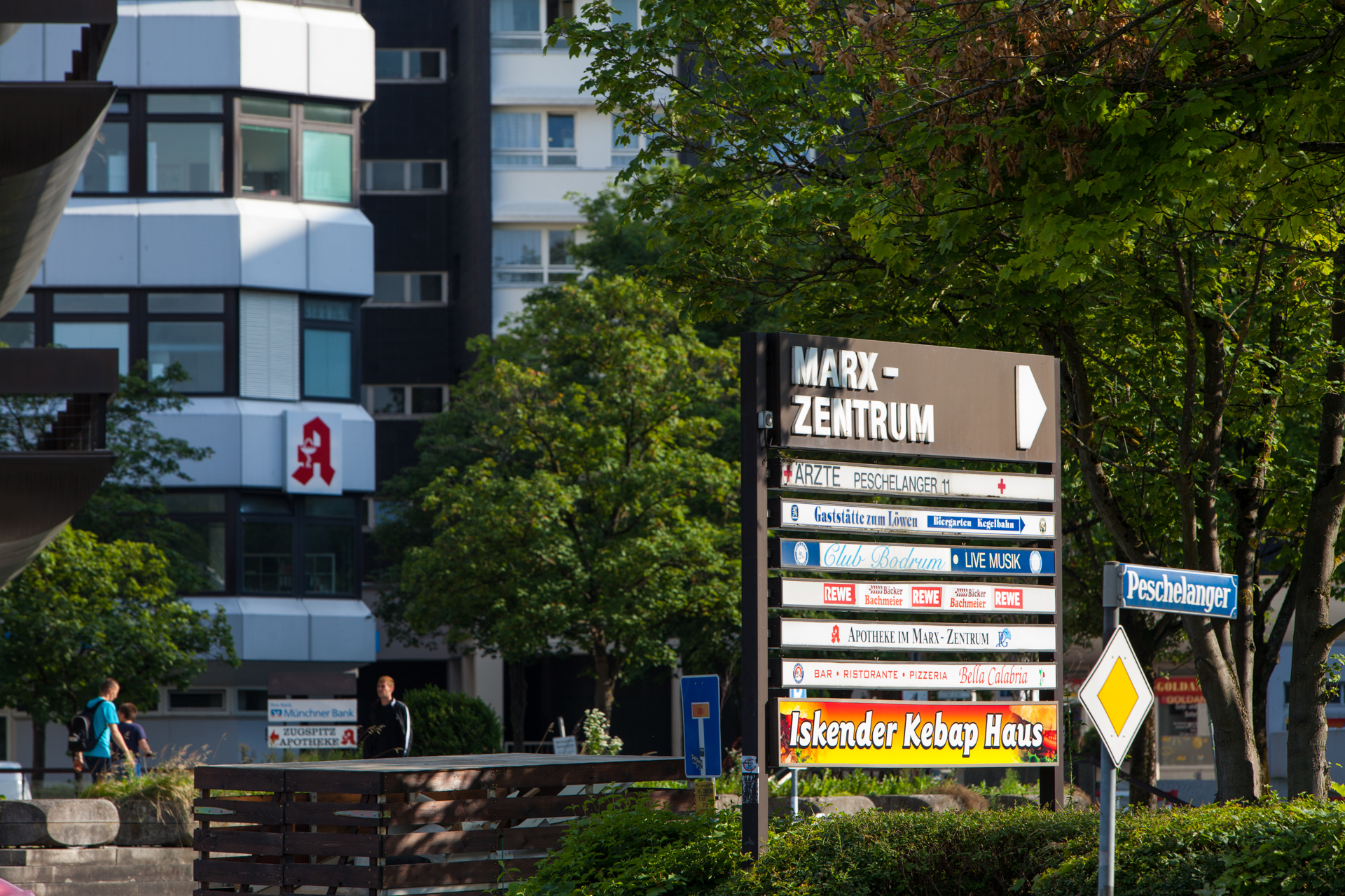 Neuperlacher Studentenwohnheim am Peschelanger und Karl-Marx-Ring