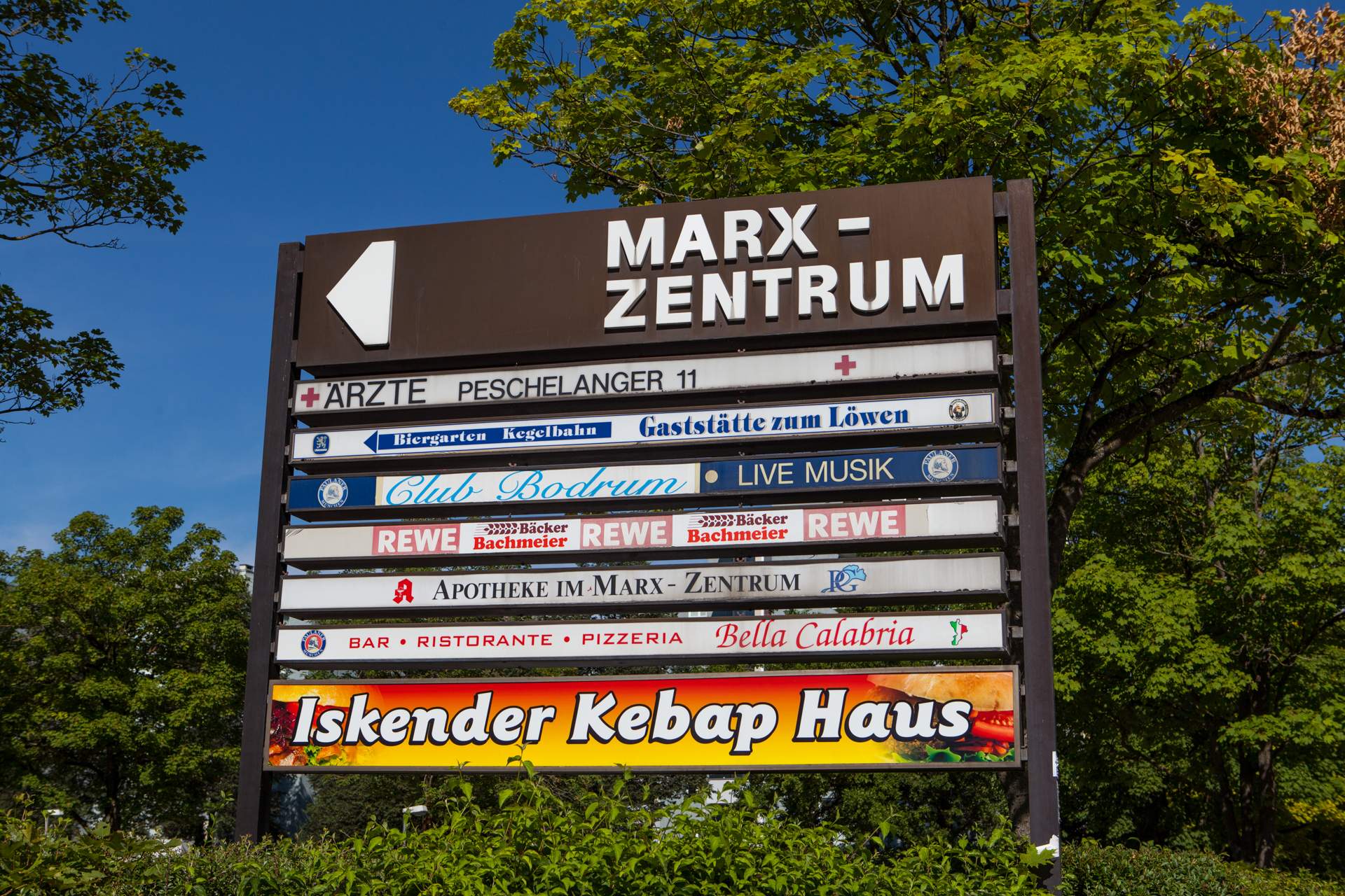 Neuperlacher Studentenwohnheim am Peschelanger und Karl-Marx-Ring