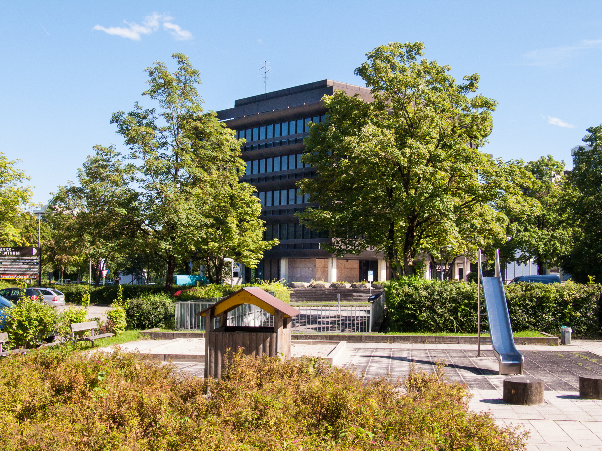 Neuperlacher Studentenwohnheim am Peschelanger und Karl-Marx-Ring