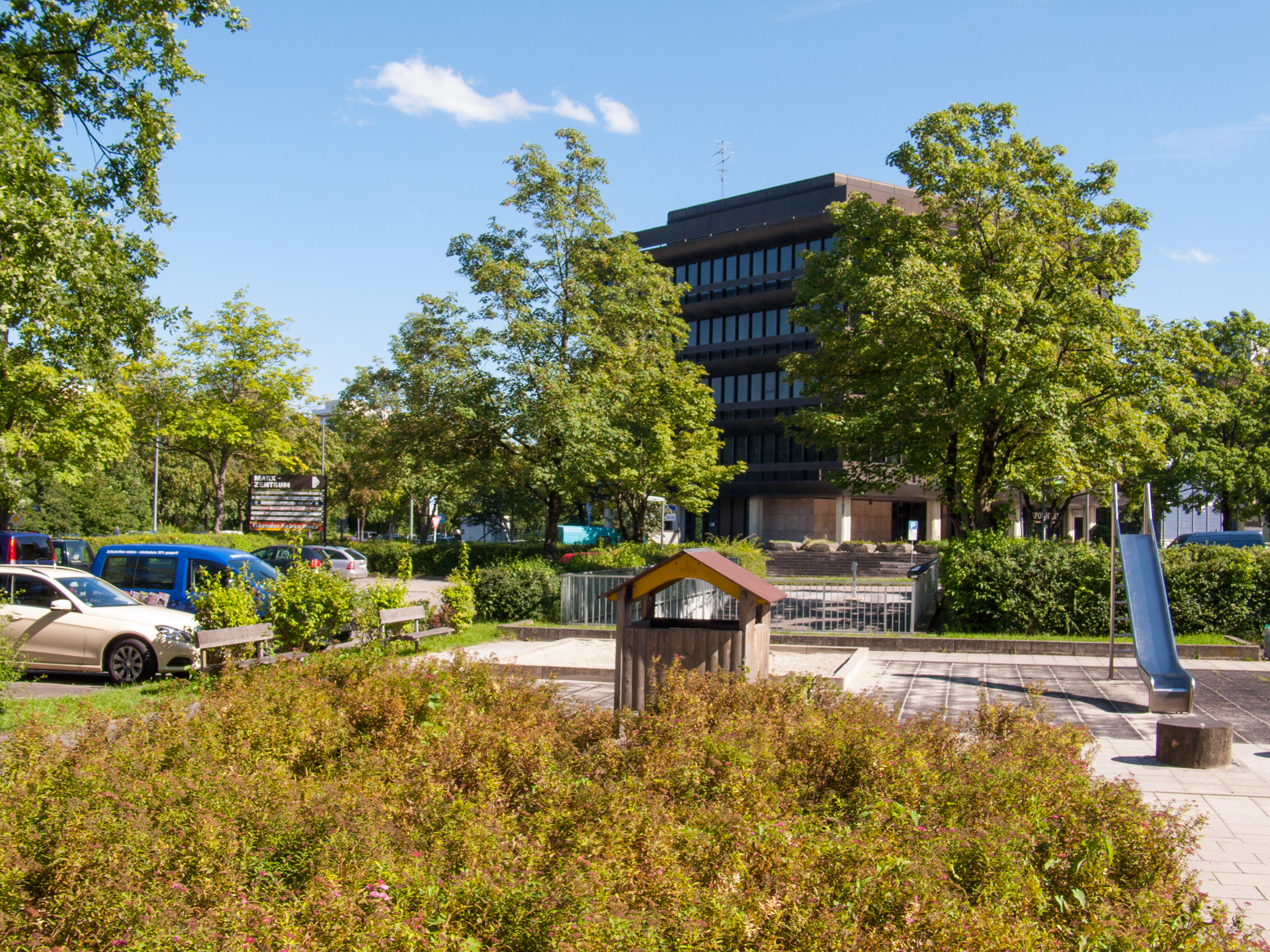 Neuperlacher Studentenwohnheim am Peschelanger und Karl-Marx-Ring