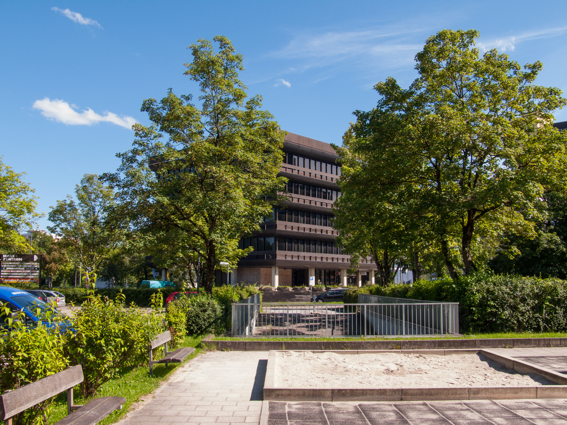 Neuperlacher Studentenwohnheim am Peschelanger und Karl-Marx-Ring