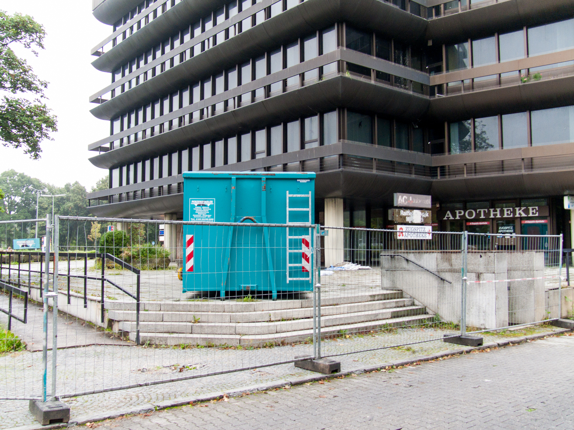 Neuperlacher Studentenwohnheim am Peschelanger und Karl-Marx-Ring