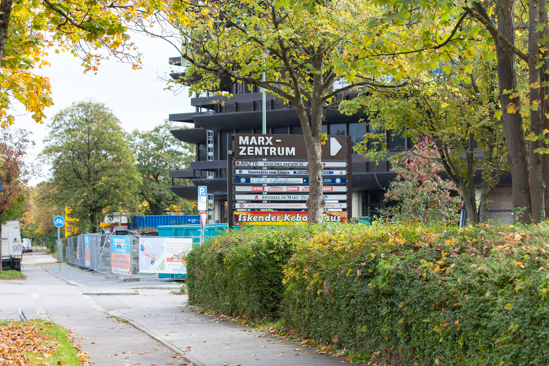 Neuperlacher Studentenwohnheim am Peschelanger und Karl-Marx-Ring