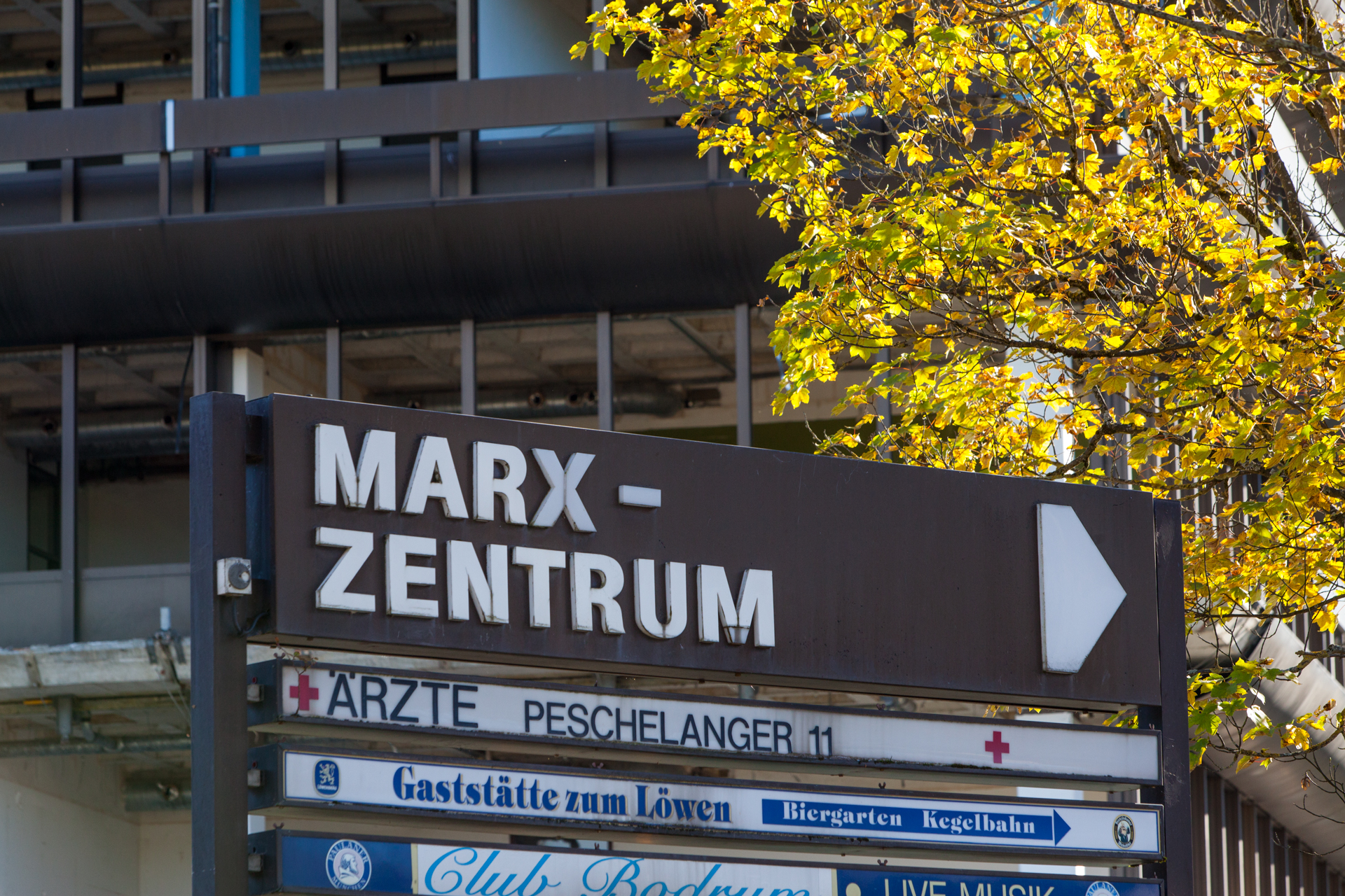 Neuperlacher Studentenwohnheim am Peschelanger und Karl-Marx-Ring