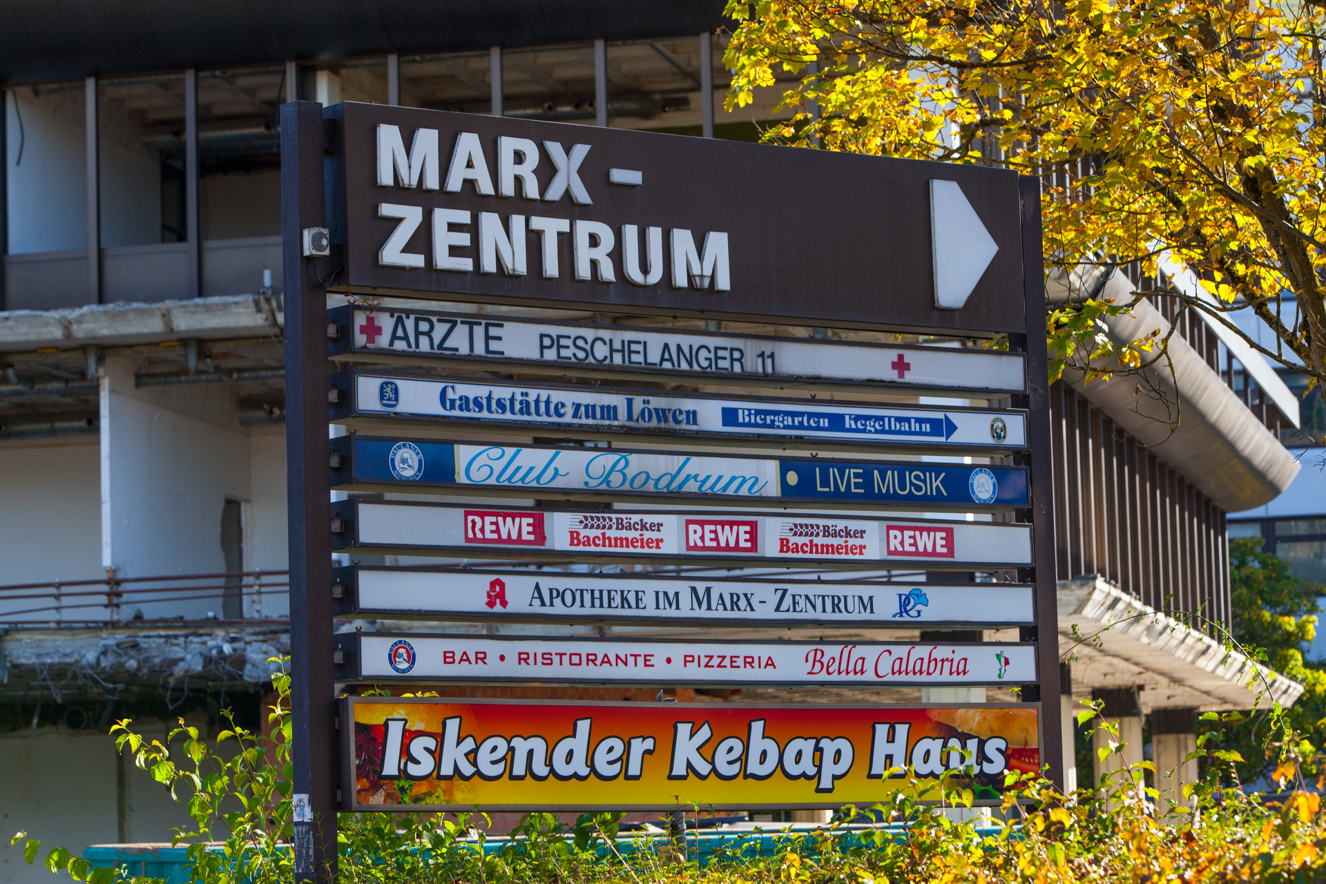 Neuperlacher Studentenwohnheim am Peschelanger und Karl-Marx-Ring