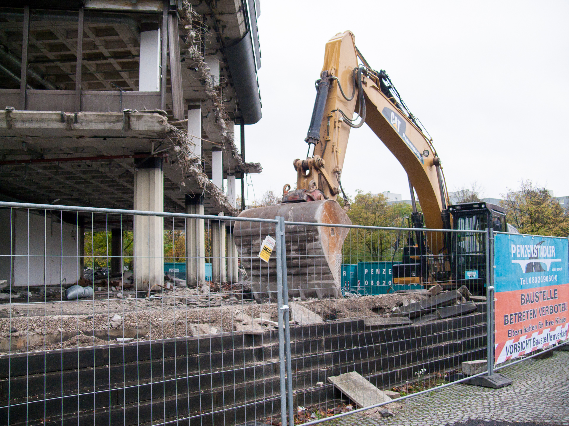 Neuperlacher Studentenwohnheim am Peschelanger und Karl-Marx-Ring