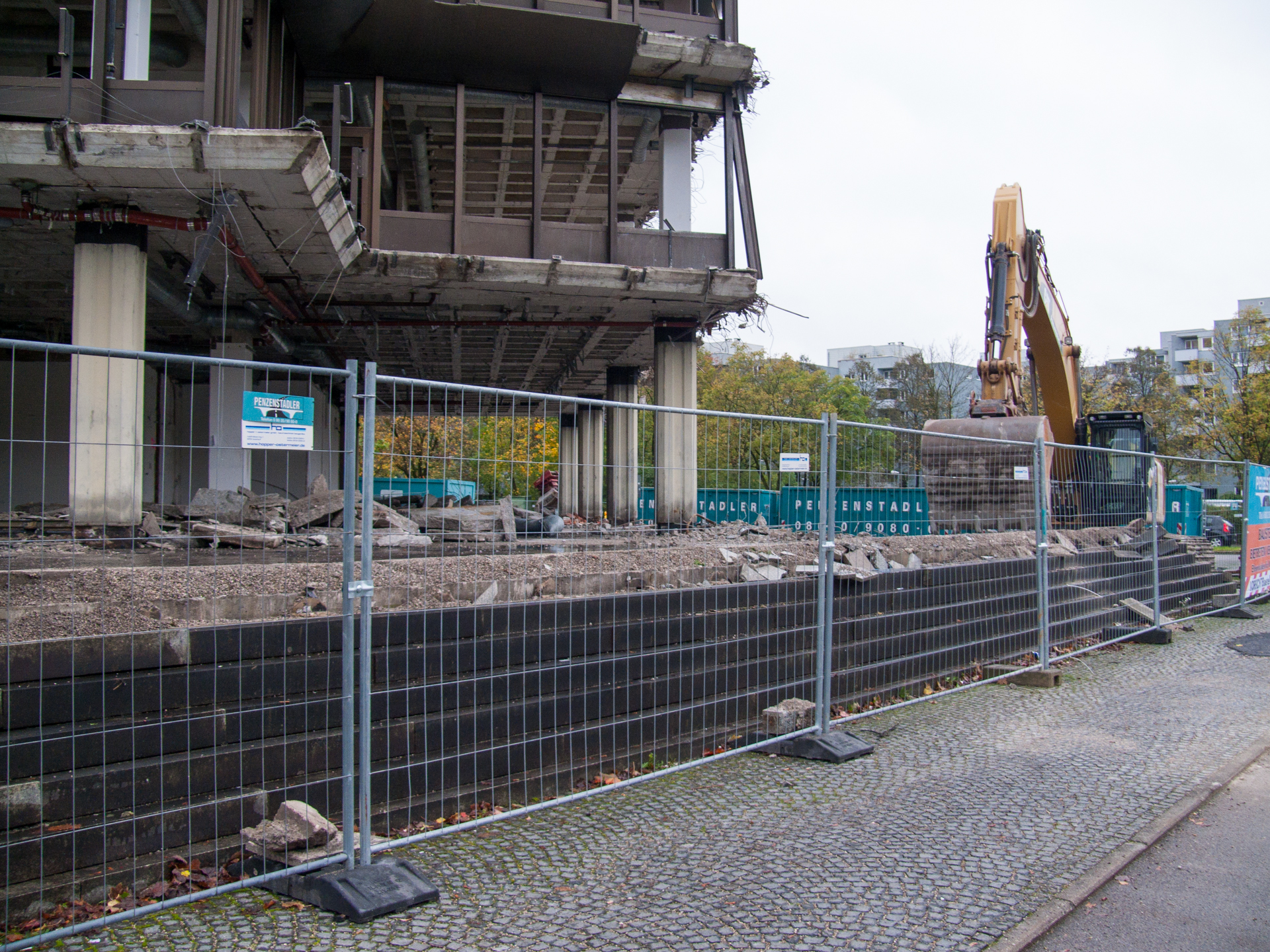 Neuperlacher Studentenwohnheim am Peschelanger und Karl-Marx-Ring