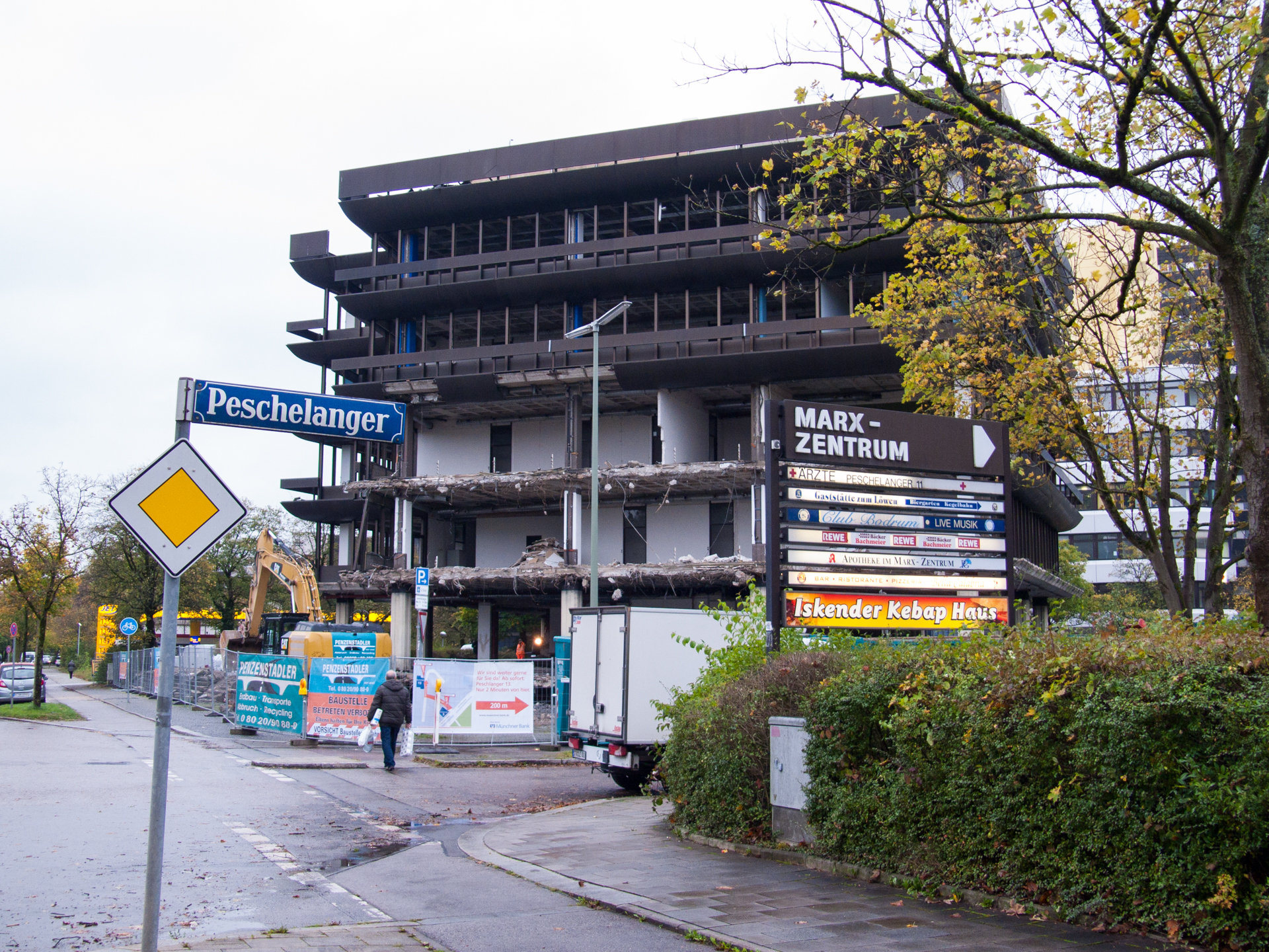 Neuperlacher Studentenwohnheim am Peschelanger und Karl-Marx-Ring