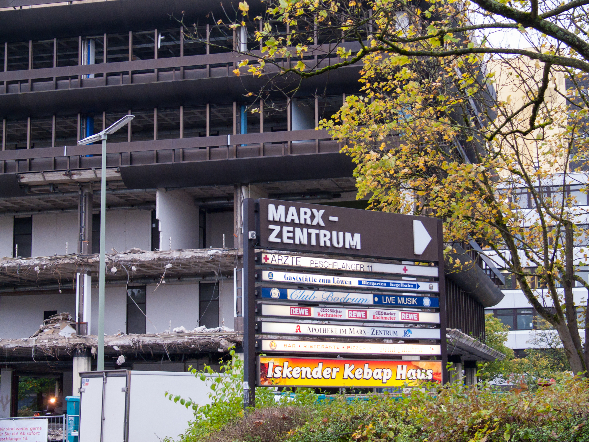 Neuperlacher Studentenwohnheim am Peschelanger und Karl-Marx-Ring