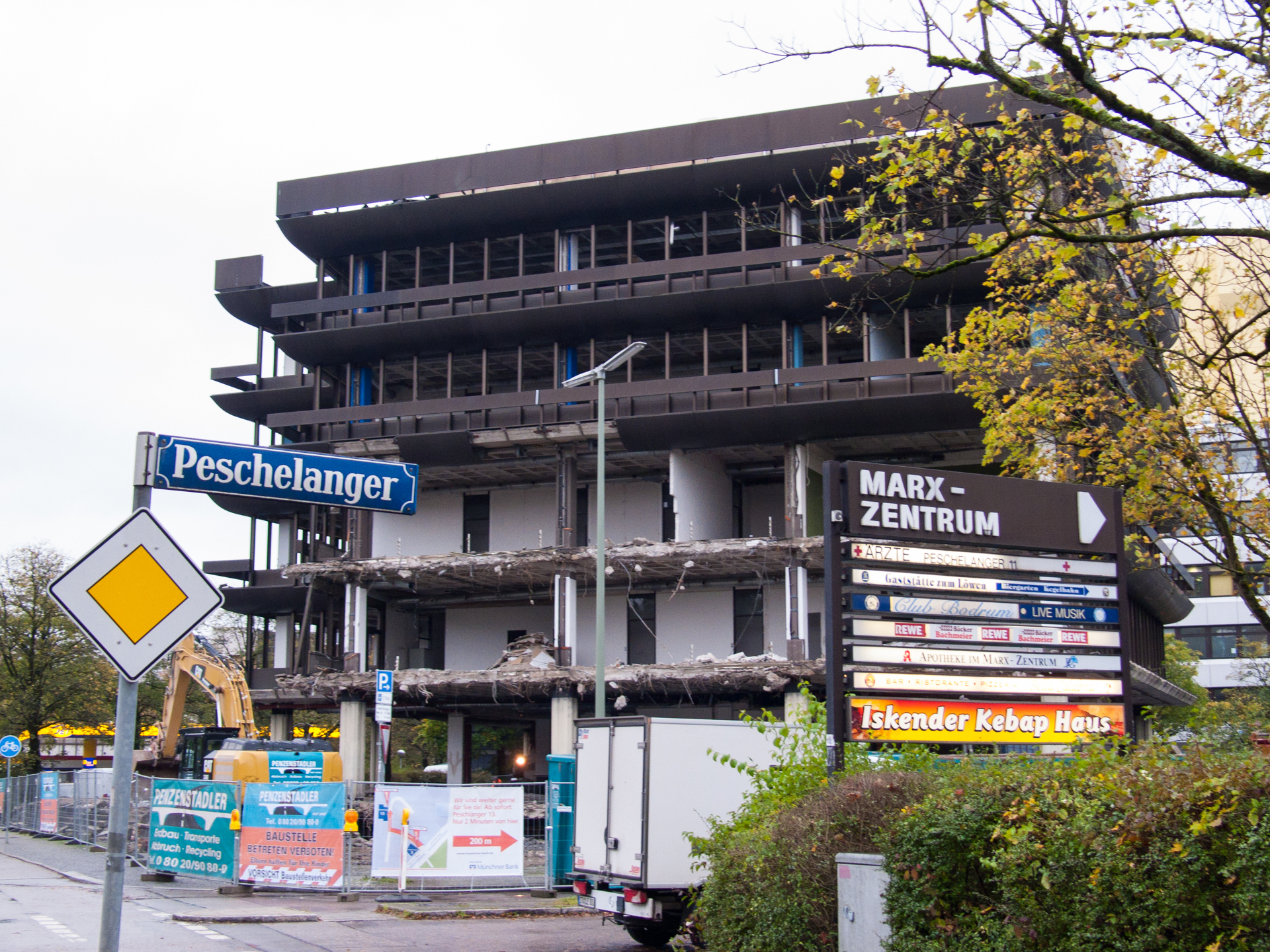 Neuperlacher Studentenwohnheim am Peschelanger und Karl-Marx-Ring
